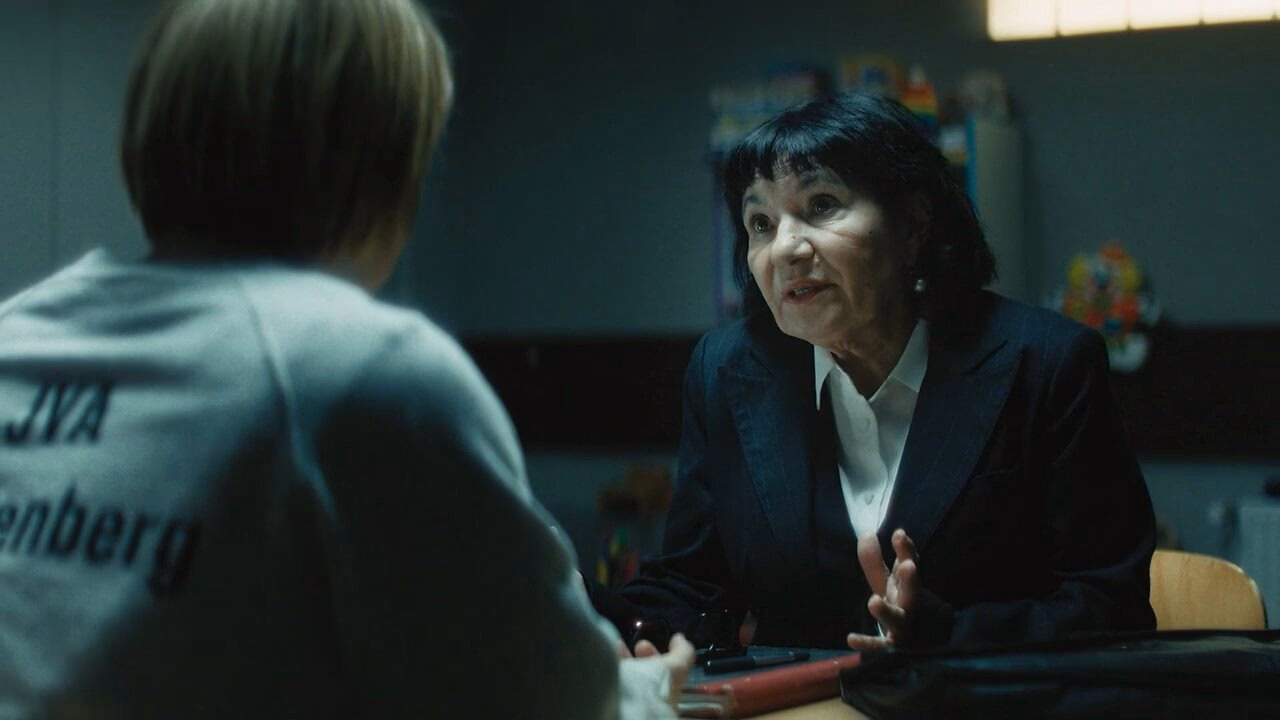 A Thin Line 1. Sezon 2. Bölüm izle