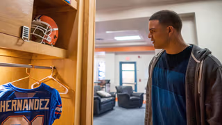 American Sports Story: Aaron Hernandez 1. Sezon 1. Bölüm izle