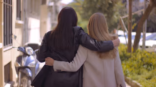 Aslında Özgürsün 1. Sezon 8. Bölüm izle