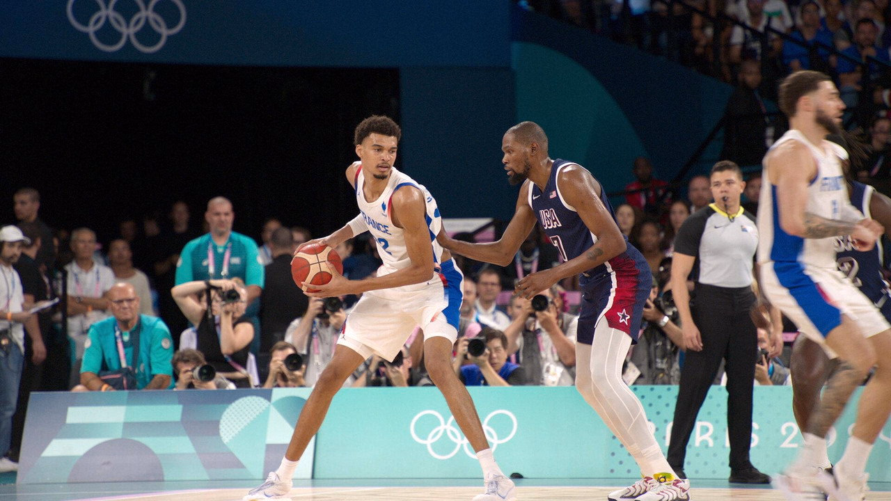 Basketbolun Yıldızları 1. Sezon 6. Bölüm izle