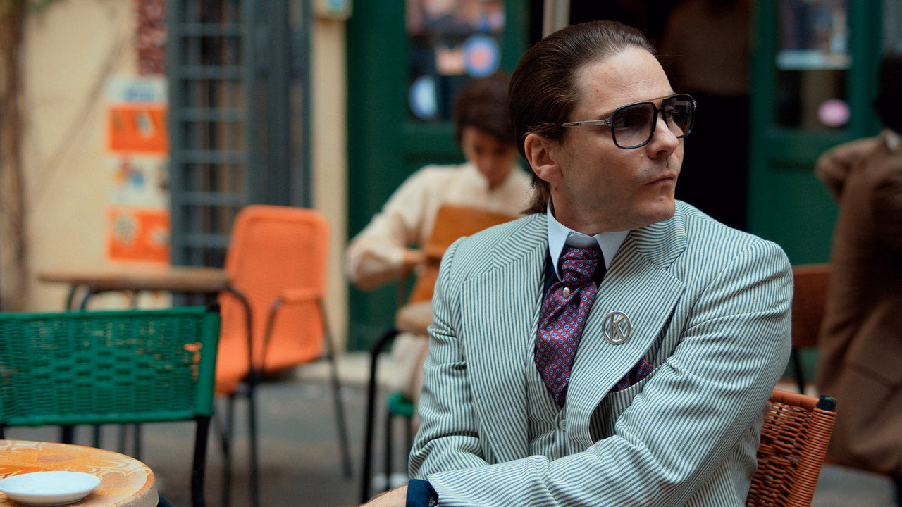 Becoming Karl Lagerfeld 1. Sezon 5. Bölüm izle