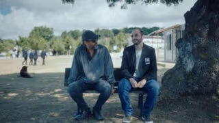 Ben Gri 1. Sezon 3. Bölüm izle