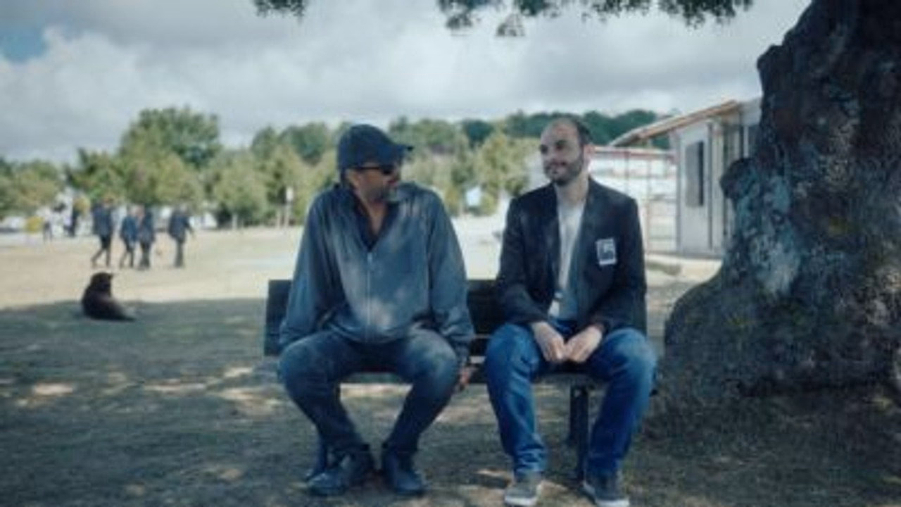 Ben Gri 1. Sezon 3. Bölüm izle