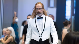 Ben Gri 1. Sezon 5. Bölüm izle