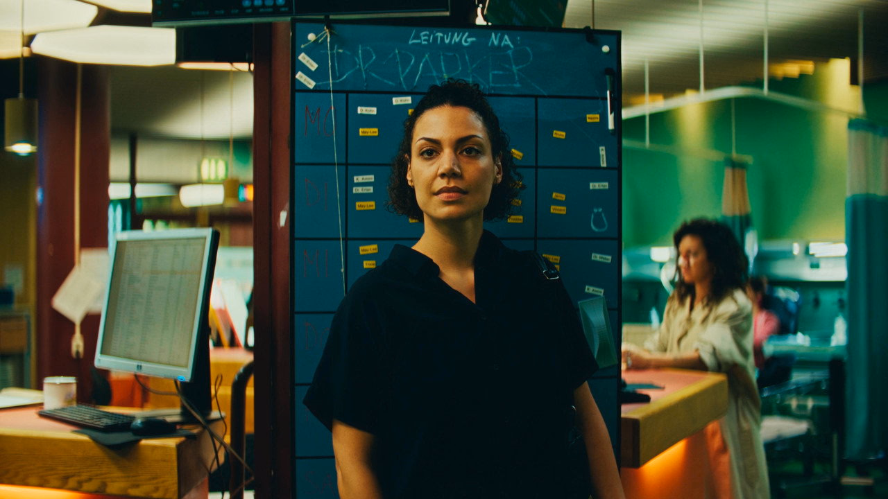 Berlin ER 1. Sezon 1. Bölüm izle