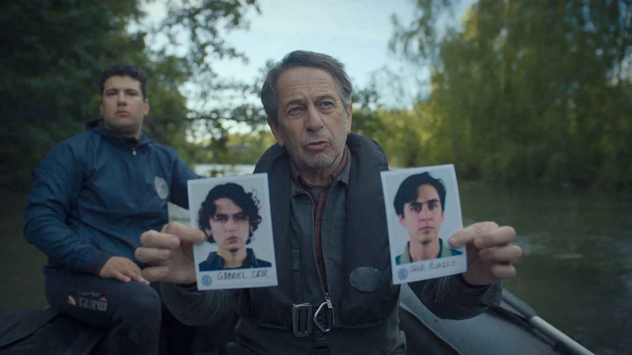 Biri Gerçeği Biliyor Olmalı 1. Sezon 4. Bölüm izle