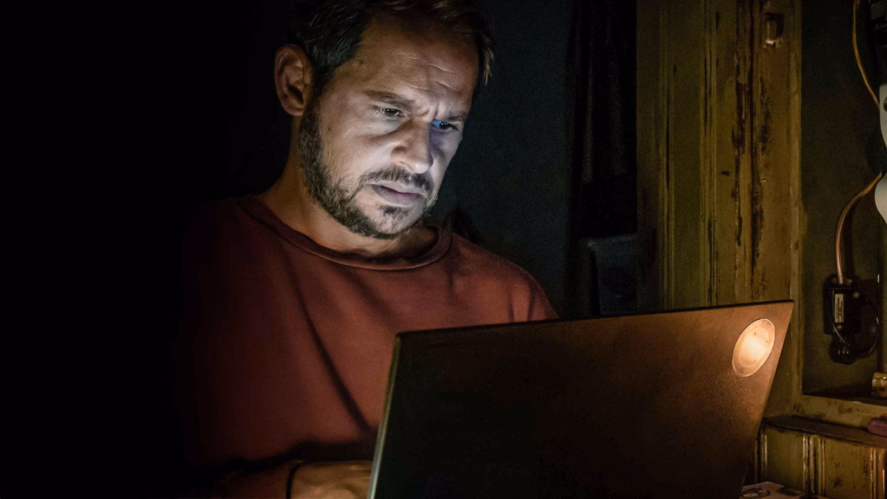 Blackout 1. Sezon 1. Bölüm izle
