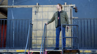 Colony 1. Sezon 10. Bölüm izle