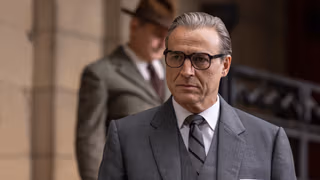 Cristóbal Balenciaga 1. Sezon 6. Bölüm izle