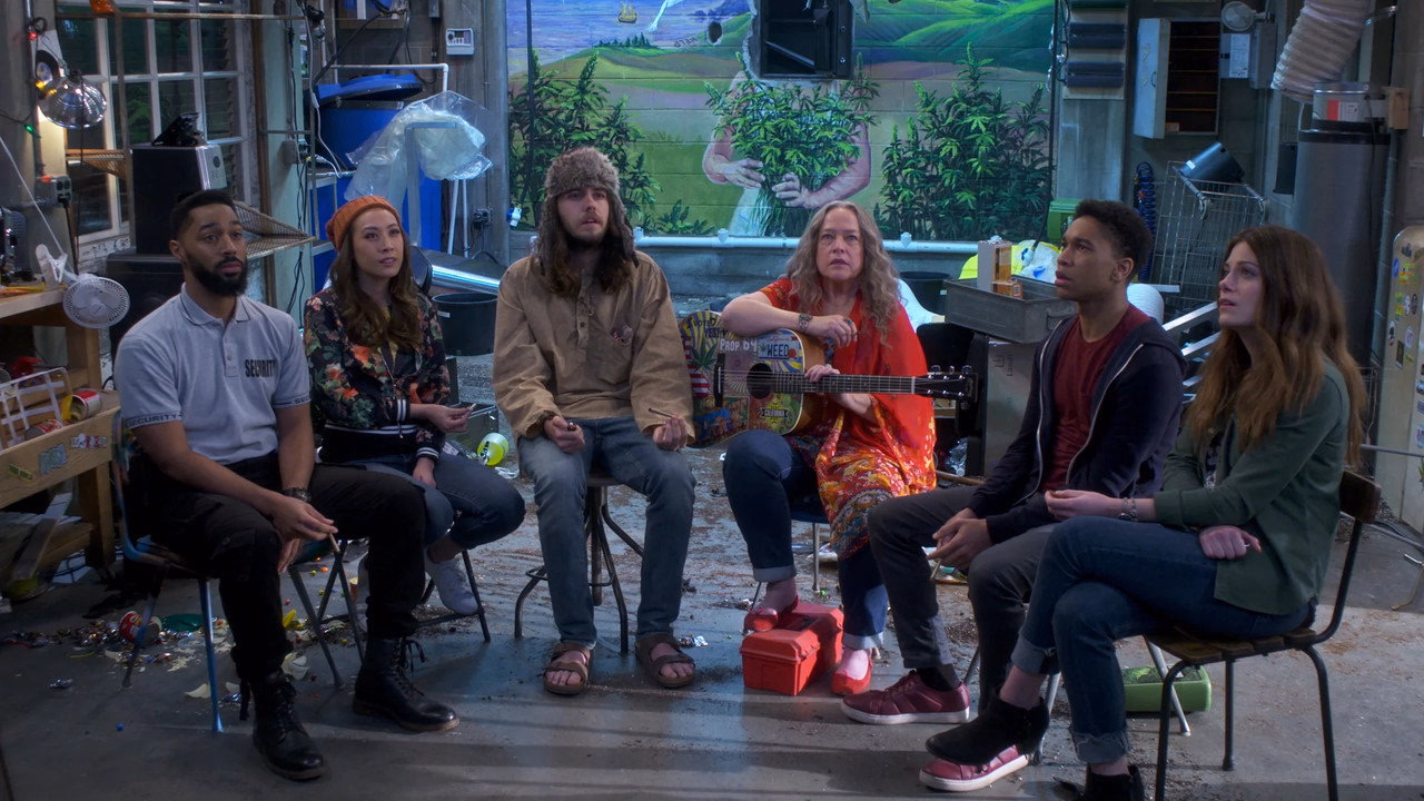 Disjointed 1. Sezon 10. Bölüm izle