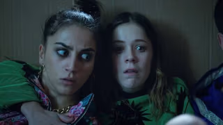 Elite Öyküler: Guzmán, Caye ve Rebe 1. Sezon 3. Bölüm izle