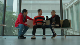 Elite Öyküler: Omar, Ander ve Alexis 1. Sezon 1. Bölüm izle