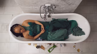 How to Ruin Christmas 1. Sezon 3. Bölüm izle