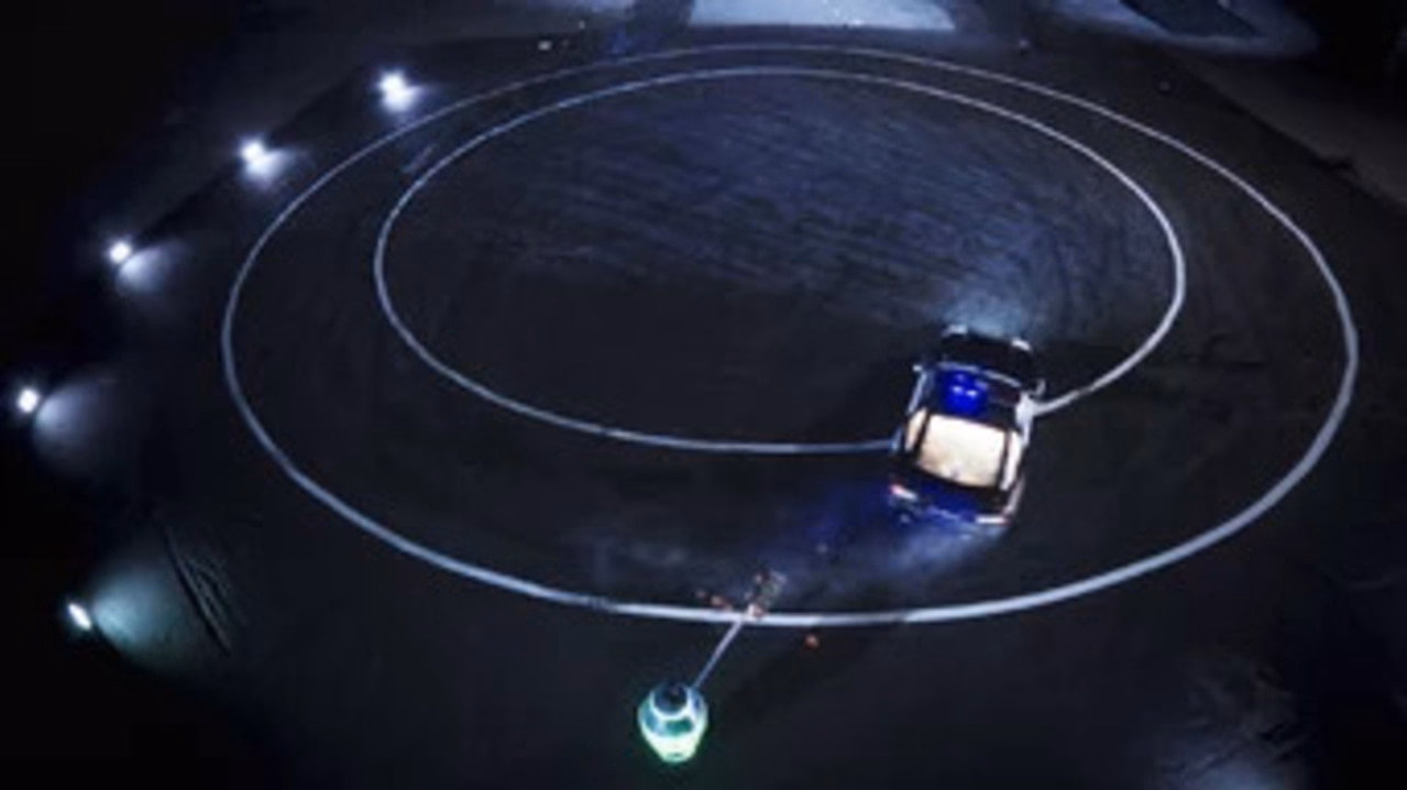 Hyperdrive 1. Sezon 4. Bölüm izle
