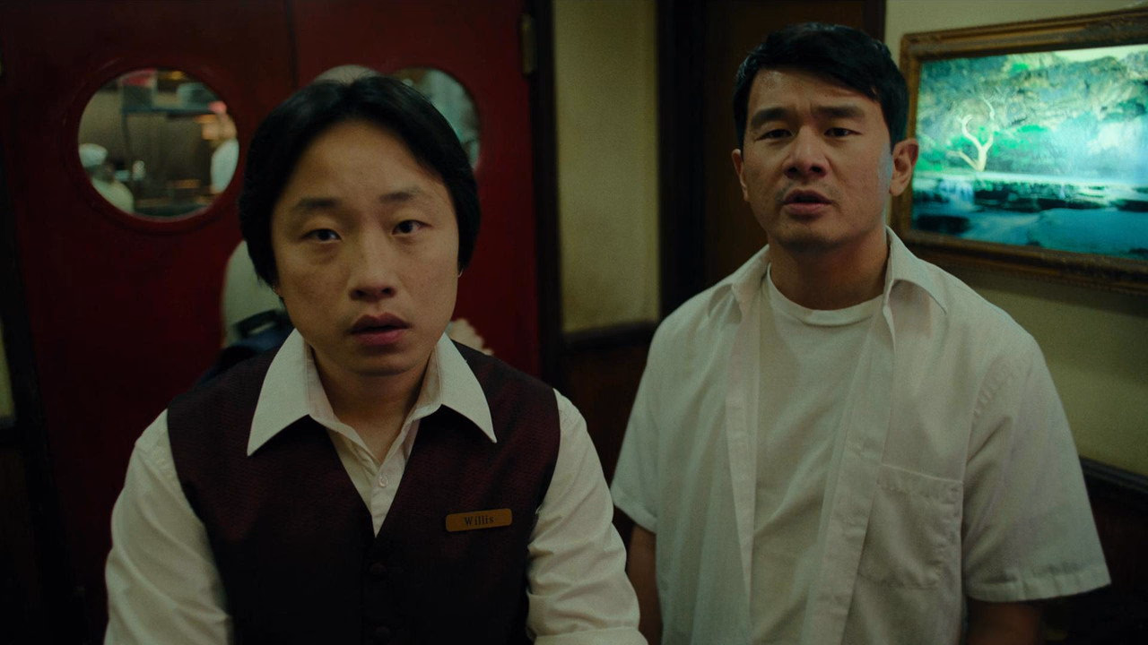 Interior Chinatown 1. Sezon 1. Bölüm izle