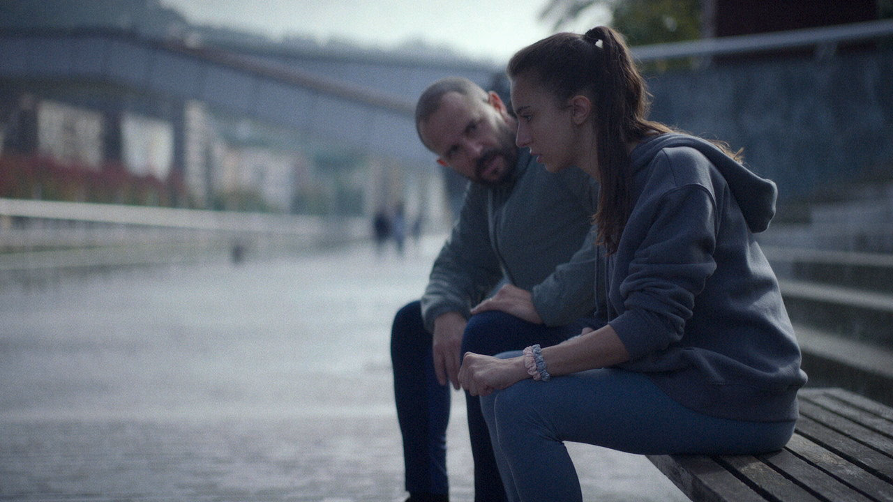Intimacy 1. Sezon 6. Bölüm izle