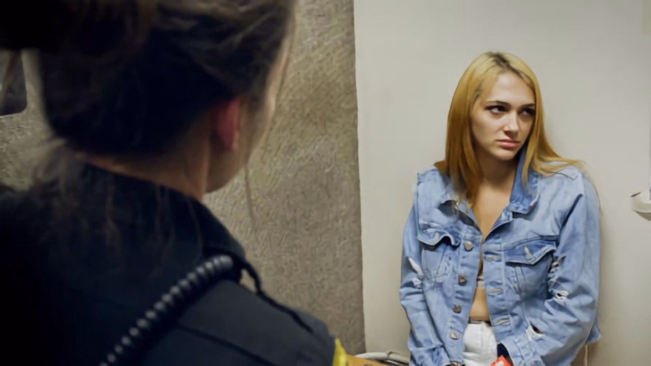 Jailbirds 1. Sezon 1. Bölüm izle