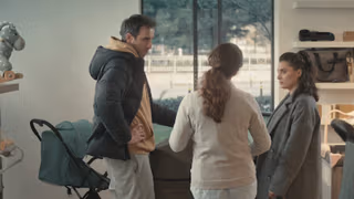 Kuvvetli Bir Alkış 1. Sezon 1. Bölüm izle