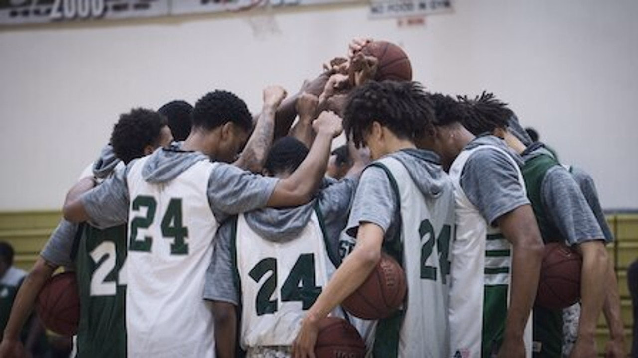 Last Chance U: Basketball 1. Sezon 8. Bölüm izle