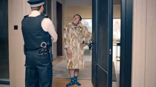 Man vs Bee 1. Sezon 4. Bölüm izle