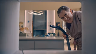 Man vs Bee 1. Sezon 5. Bölüm izle