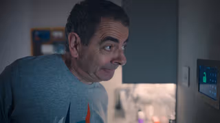 Man vs Bee 1. Sezon 6. Bölüm izle