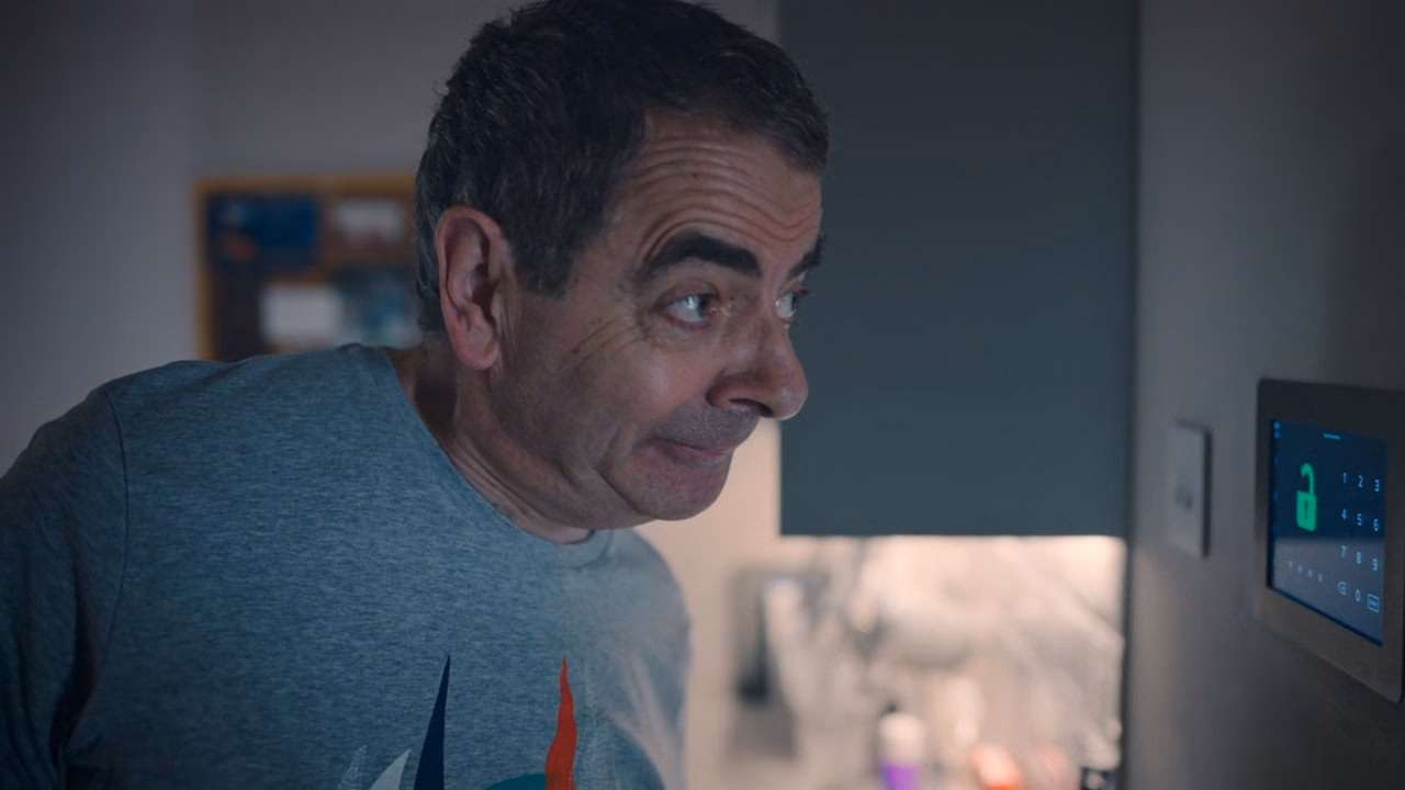 Man vs Bee 1. Sezon 6. Bölüm izle