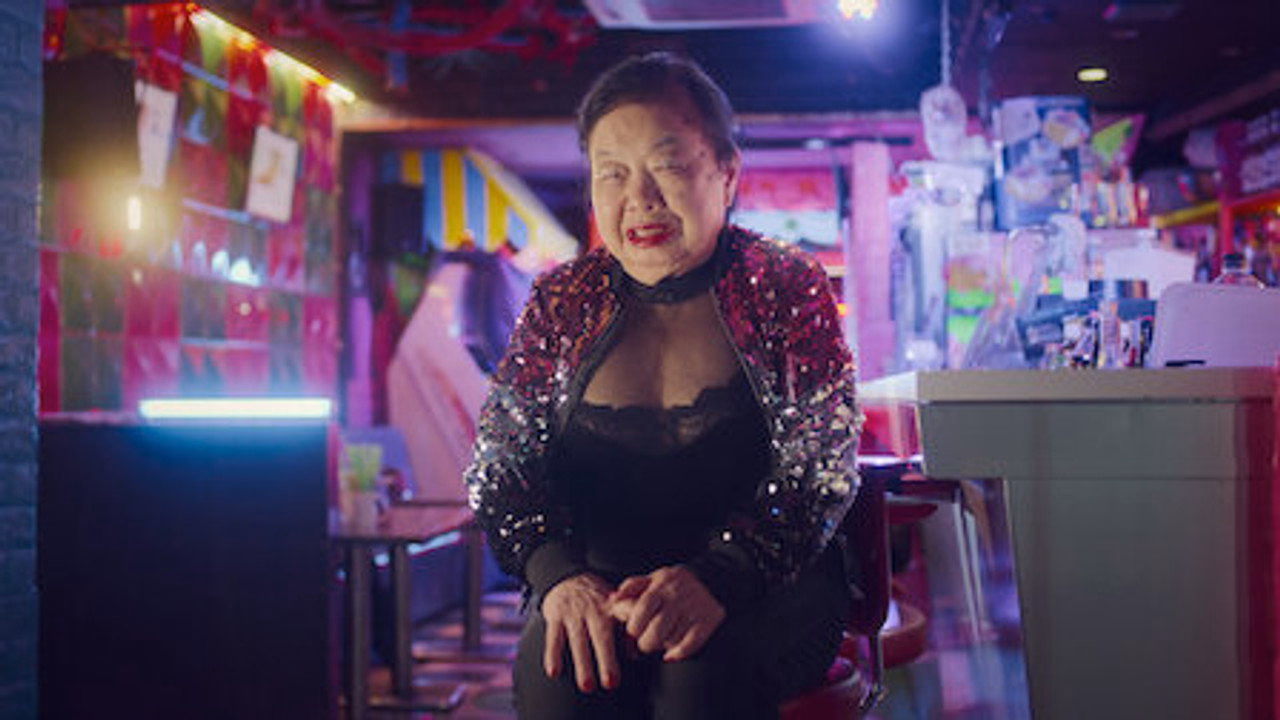 Medianoche en Asia: Comer · Bailar · Soñar 1. Sezon 1. Bölüm izle
