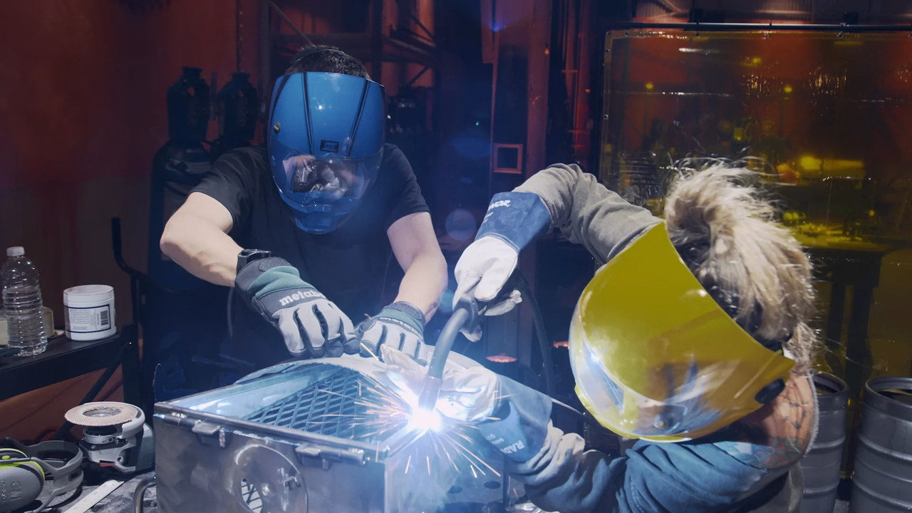 Metal Shop Masters 1. Sezon 2. Bölüm izle