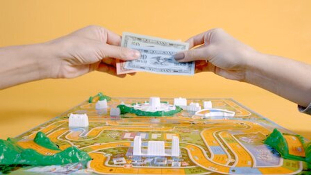 Money, Explained 1. Sezon 3. Bölüm izle
