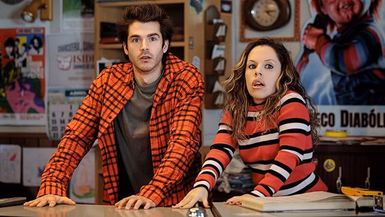 Naughty Business 1. Sezon 3. Bölüm izle