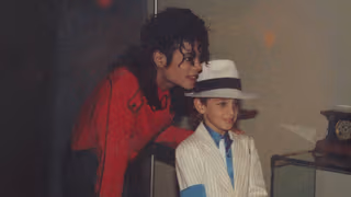 Neverland'den Ayrılmak 1. Sezon 1. Bölüm izle