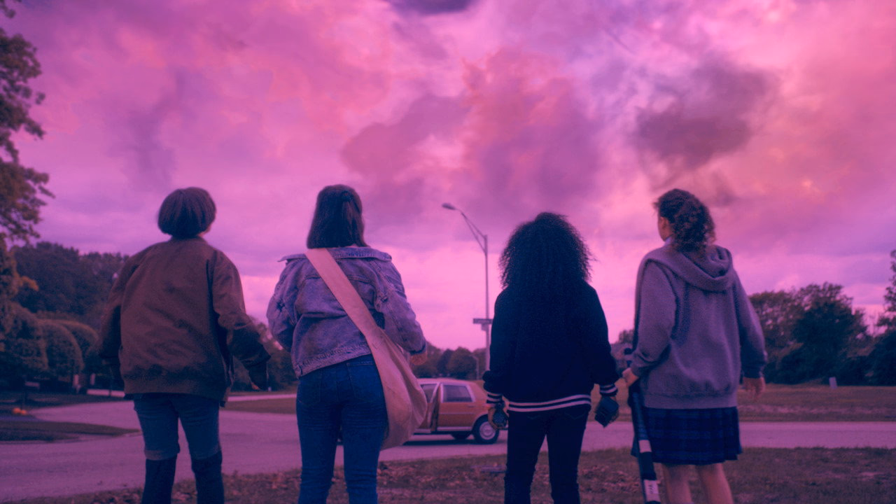 Paper Girls 1. Sezon 1. Bölüm izle