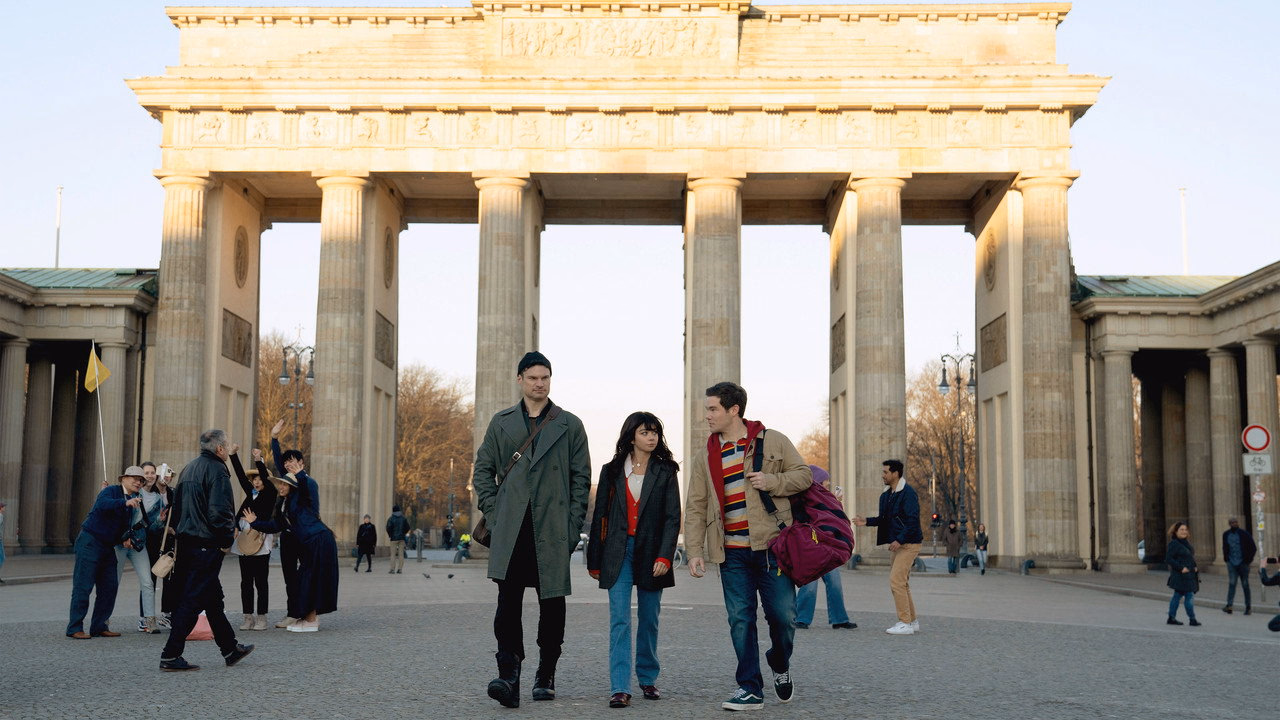 Pitch Perfect: Bumper in Berlin 1. Sezon 1. Bölüm izle