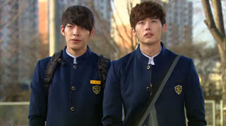 School 2013 1. Sezon 4. Bölüm izle