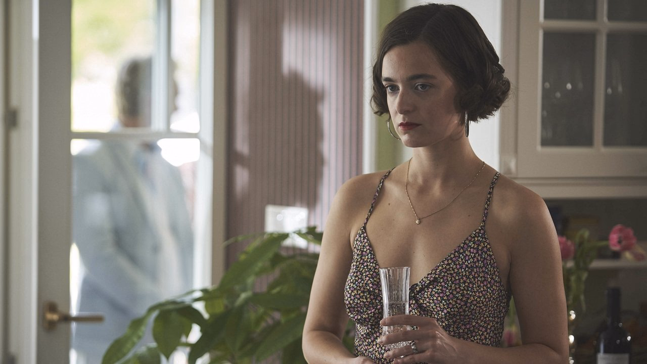 The Ex-Wife 1. Sezon 1. Bölüm izle
