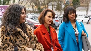 The Girls on the Bus 1. Sezon 8. Bölüm izle
