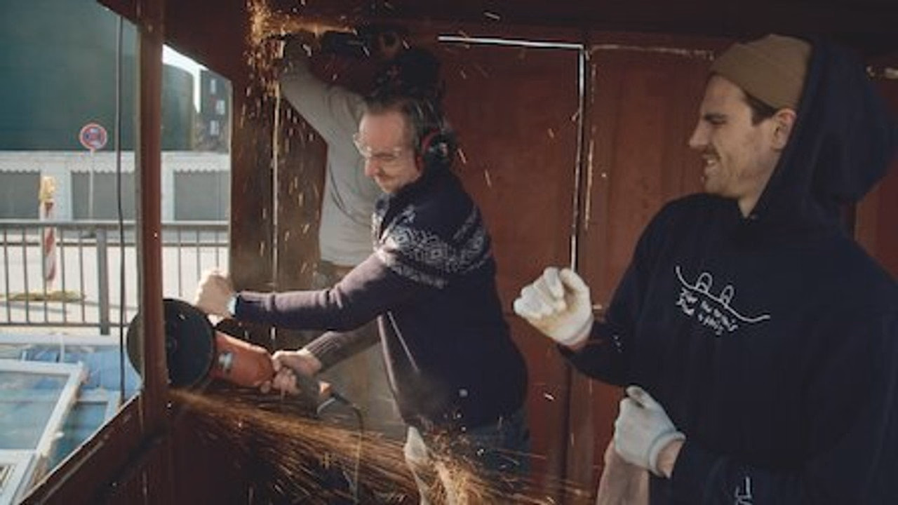 The Houseboat 1. Sezon 2. Bölüm izle