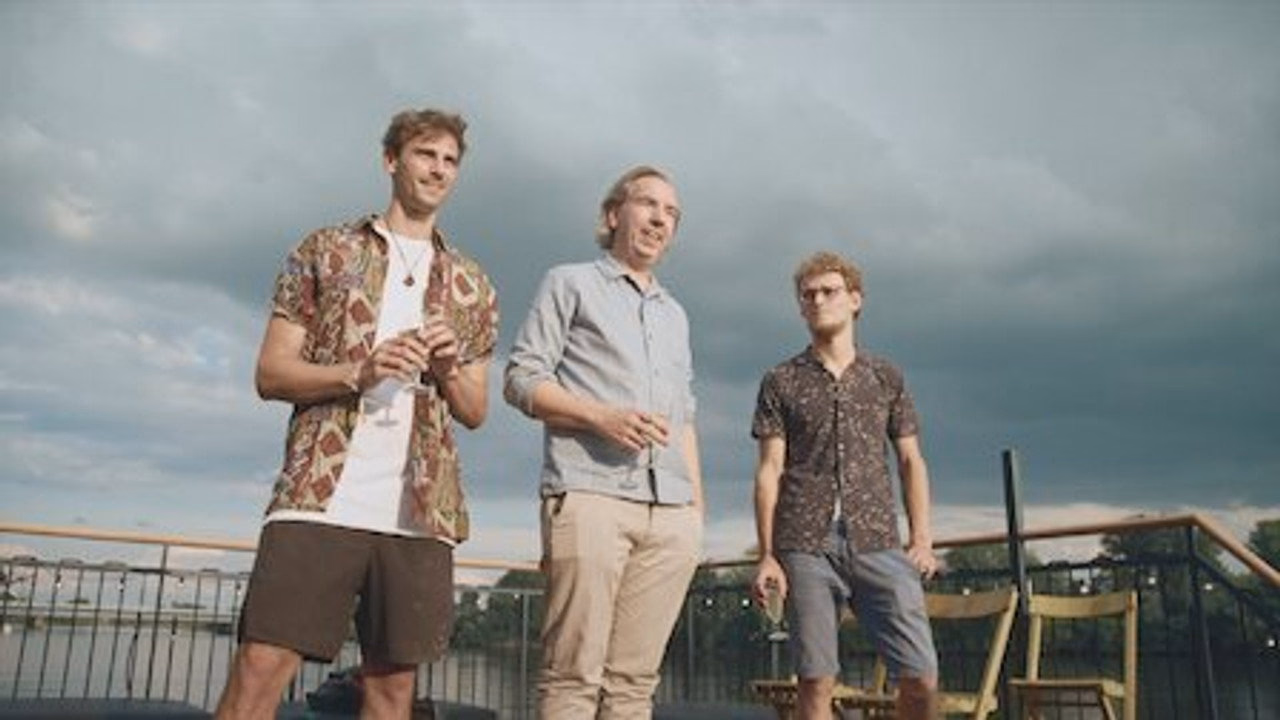 The Houseboat 1. Sezon 4. Bölüm izle
