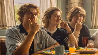 The Runarounds 1. Sezon 2. Bölüm izle