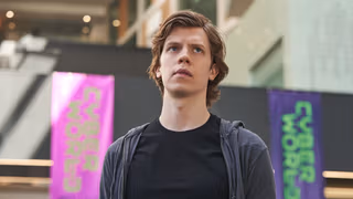 The Undeclared War 1. Sezon 3. Bölüm izle