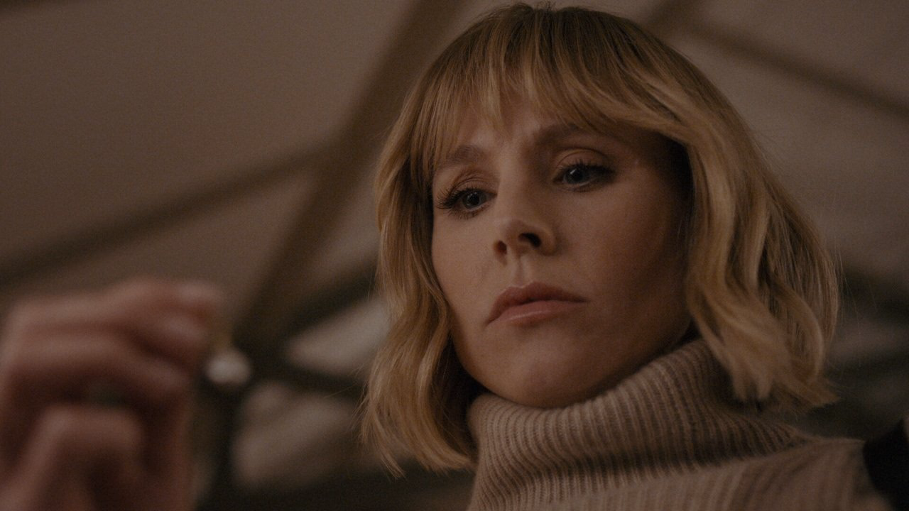 The Woman in the House Across the Street from the Girl in the Window 1. Sezon 3. Bölüm izle