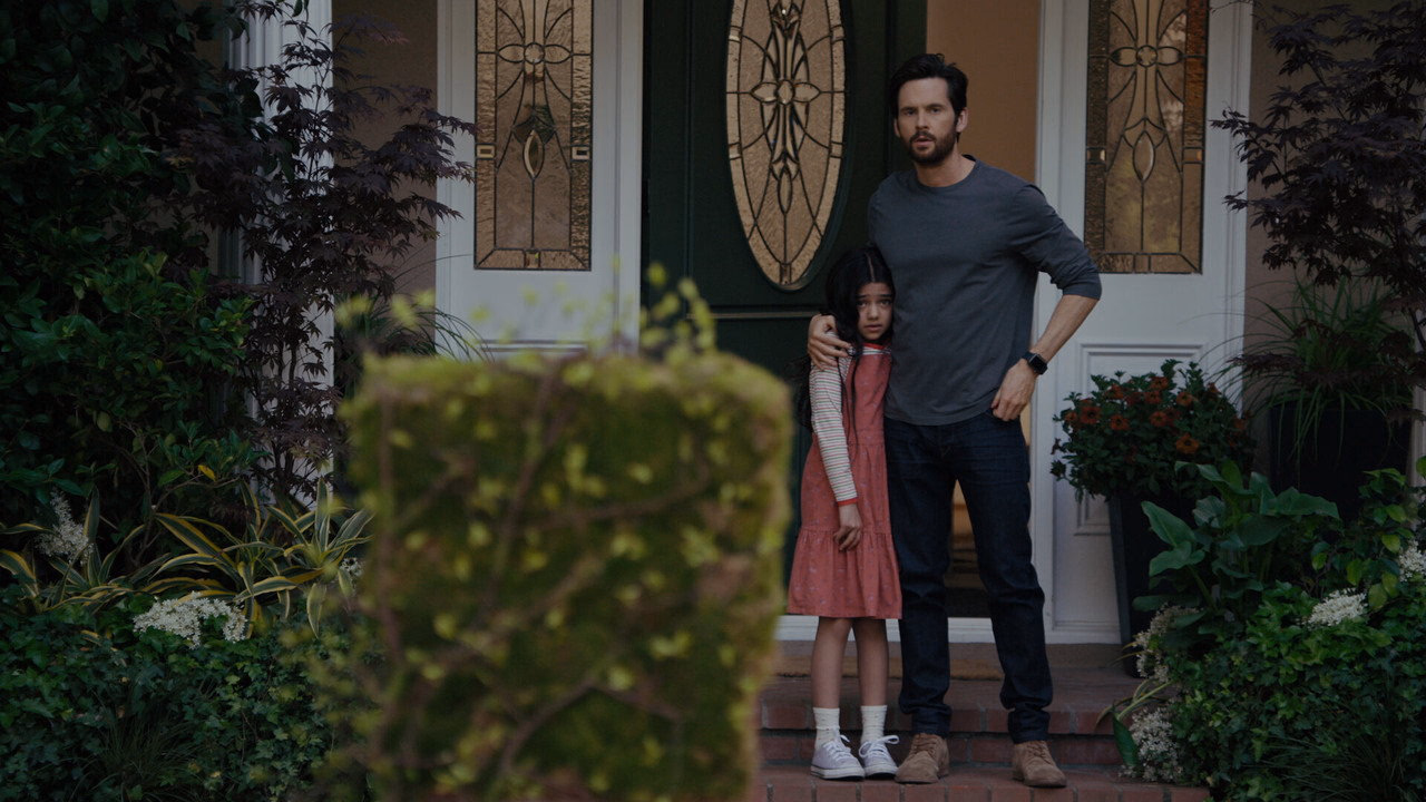 The Woman in the House Across the Street from the Girl in the Window 1. Sezon 6. Bölüm izle
