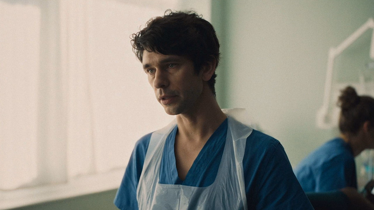 This Is Going to Hurt 1. Sezon 1. Bölüm izle