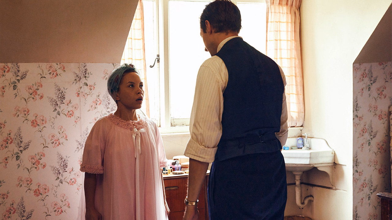 Three Little Birds 1. Sezon 4. Bölüm izle