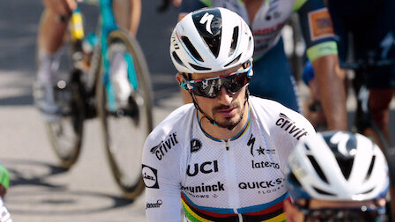 Tour de France: Zincirleri Kırmak 1. Sezon 1. Bölüm izle