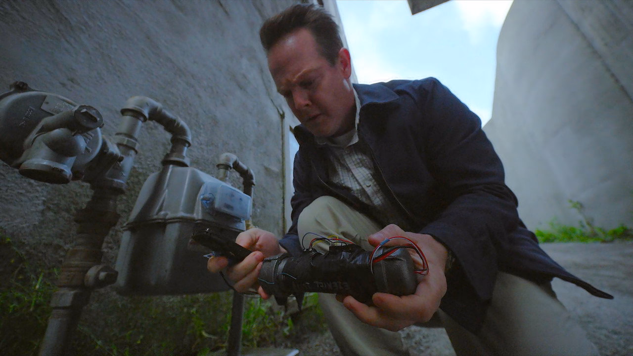 Travelers 1. Sezon 8. Bölüm izle