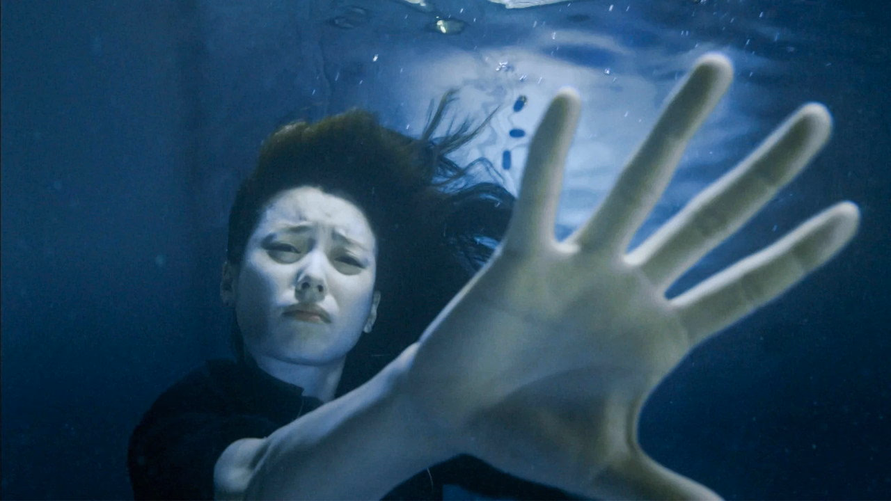 W – Two Worlds Apart 1. Sezon 6. Bölüm izle