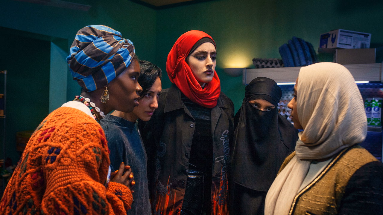 We Are Lady Parts 1. Sezon 1. Bölüm izle