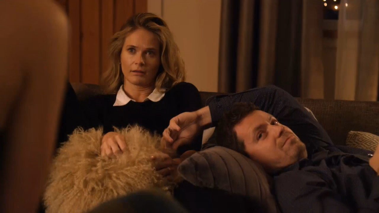 You Me Her 1. Sezon 3. Bölüm izle